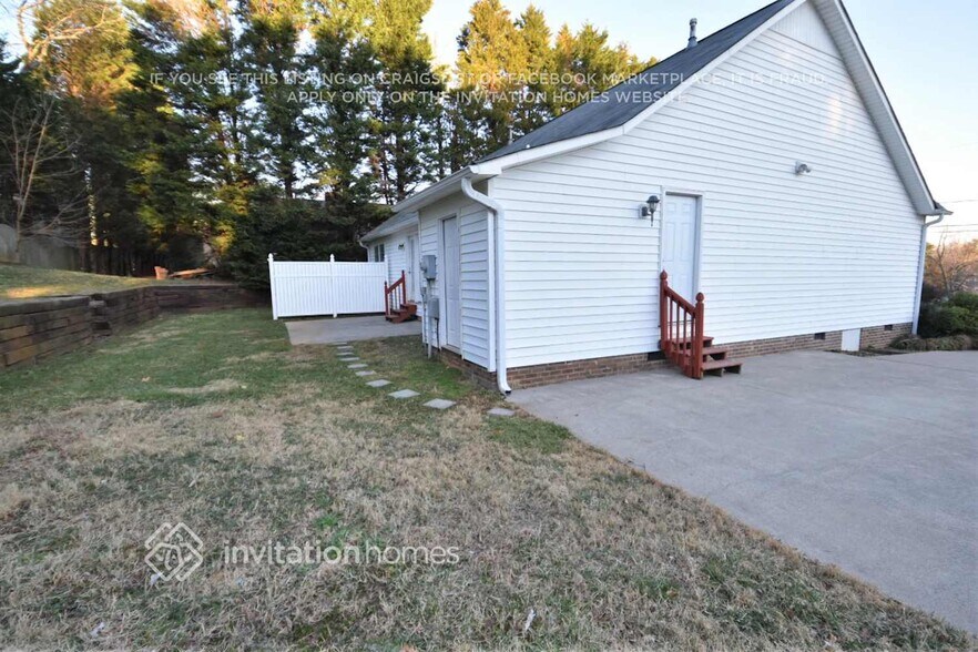 Building Photo - 3996 Leinbach Dr
