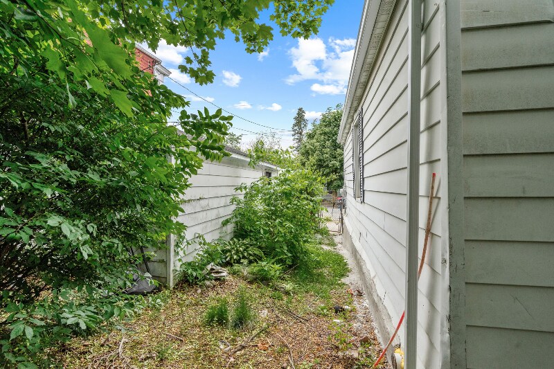Building Photo - 372 9th St
