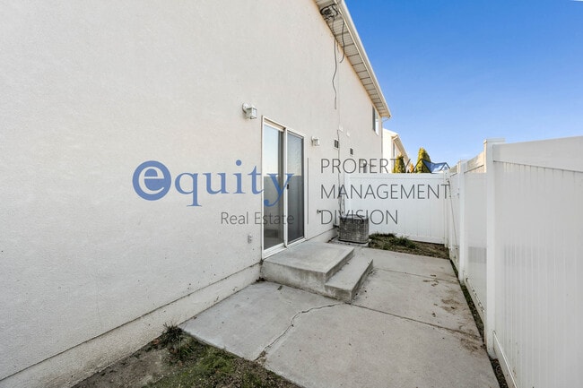 Building Photo - 377 E Newsome Park Ln