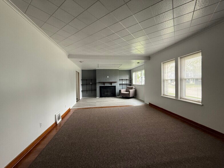Living room - 109 W 9th Ave