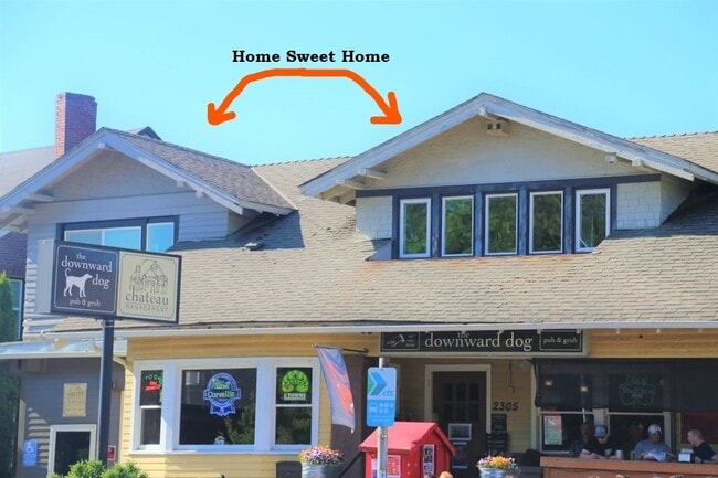 Building Photo - ON MONROE! Remodeled 4 Bed/2 Bath Better than on Campus