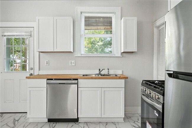 Building Photo - 3229 Beacon Hill Ave