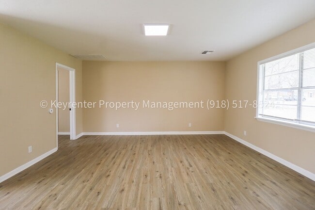 Building Photo - 3 Bed | 2.5 Bath in Oologah!