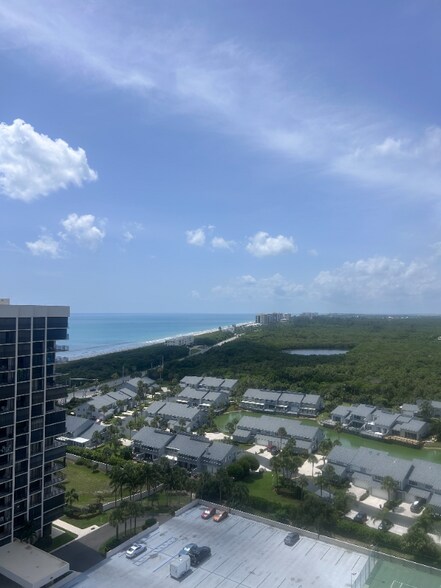 Building Photo - 5049 N Hwy A1A