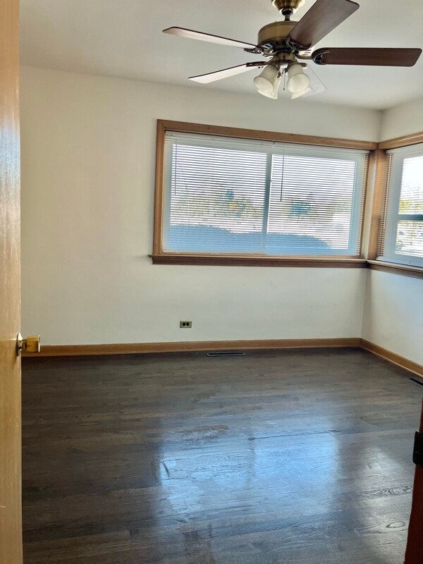 Building Photo - 1345 S Mannheim Rd