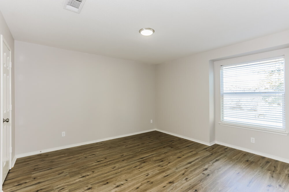 Building Photo - 7956 Meadow Spring Ln