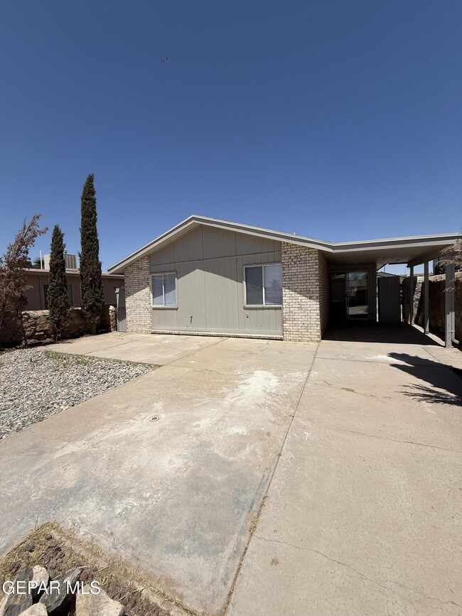 Building Photo - 9128 Bur Oak Cir