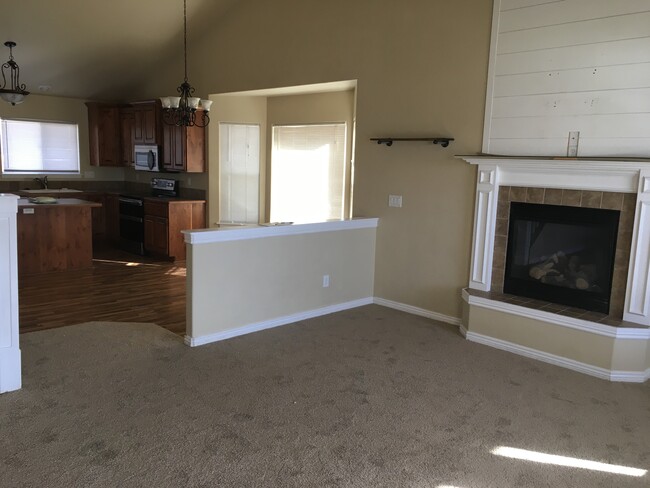 Living Room - 1230 Knoll Ridge Rd