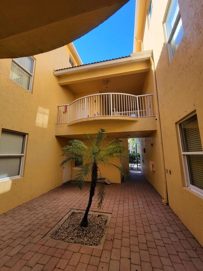 Building Photo - 1130 Shoma Dr