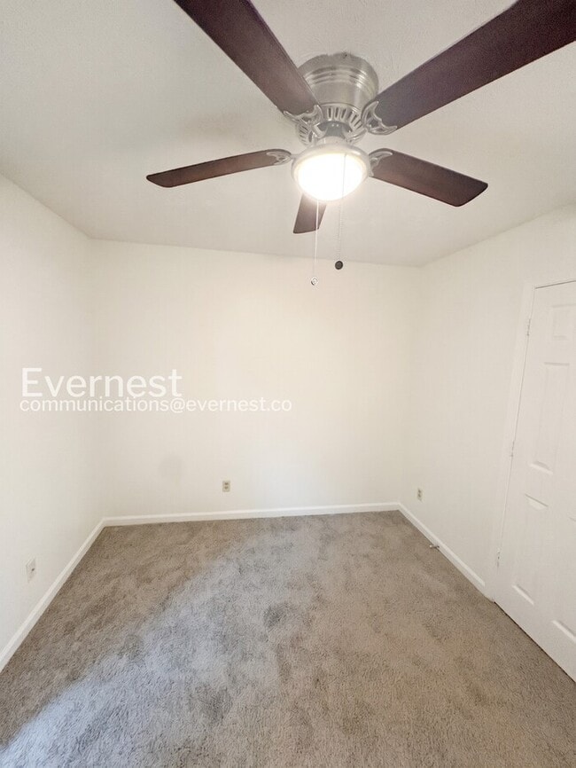 Building Photo - Spacious  Home with Deck, Patio, and Garage! / 3 Bed, 2 Bath / Available now!