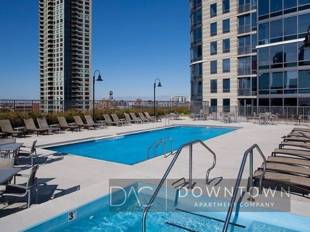 Building Photo - 550 N Kingsbury St