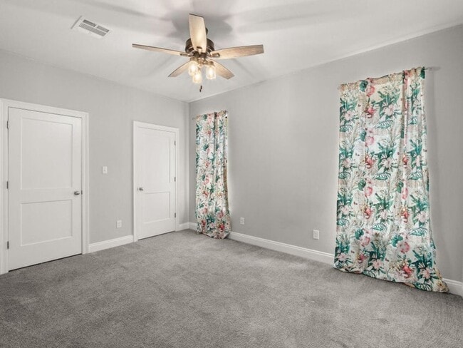 Building Photo - 102 Hidden Trails