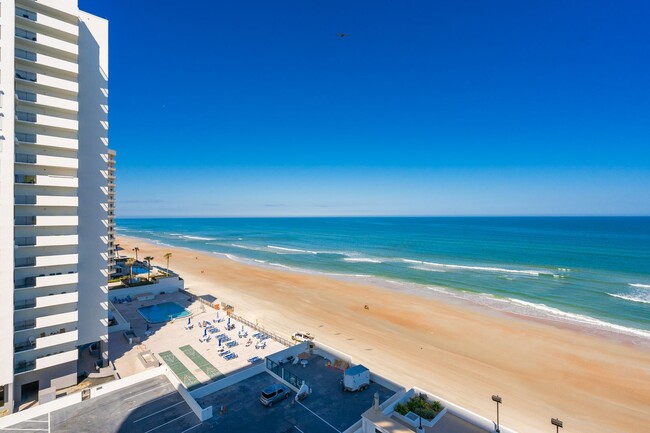 Building Photo - Beautiful Direct Oceanfront Condo in Dayto...