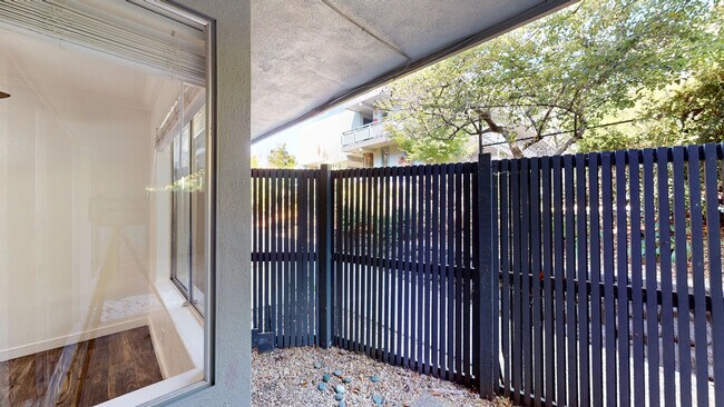 Building Photo - 823 Las Gallinas Ave