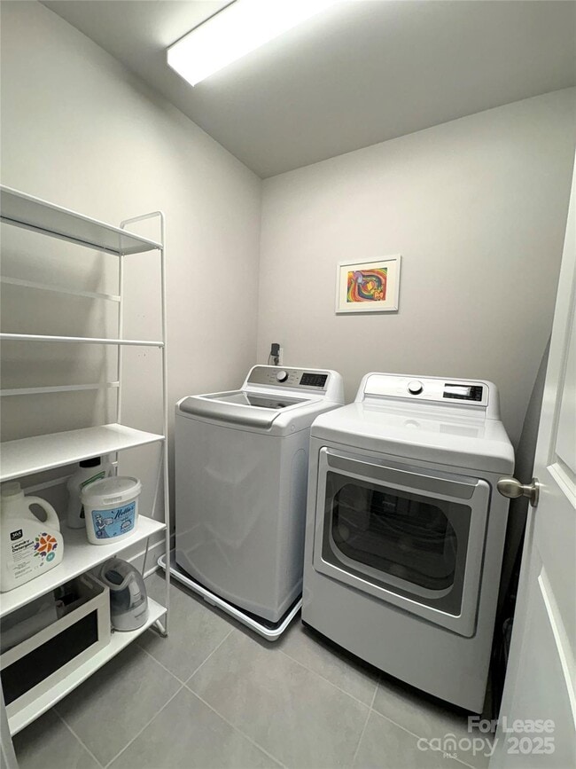 Building Photo - 562 Amalfi Dr