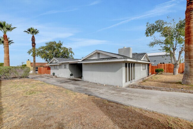 Building Photo - UNIQUE SINGLE FAMILY HOME! - No HOA, Car Lift, RV Parking and Nice Backyard