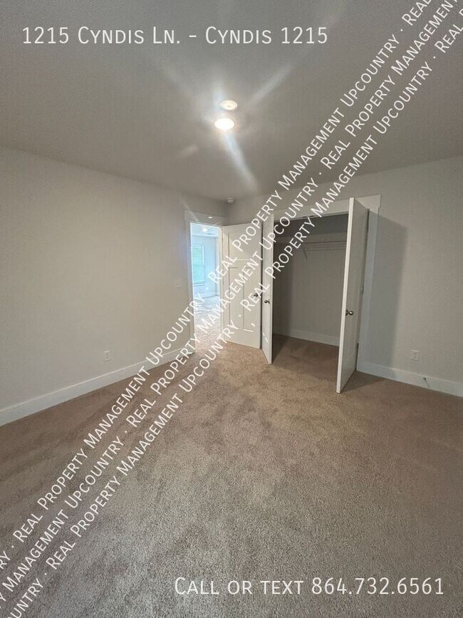 Building Photo - 1215 Cyndis Ln