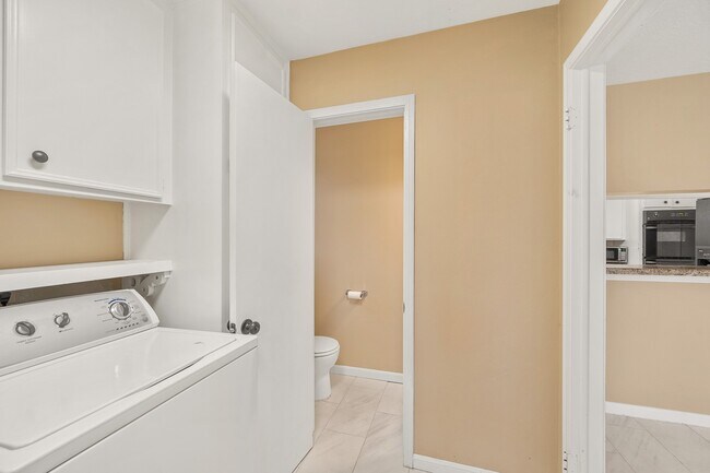 Building Photo - 18107 Shadow Valley Dr