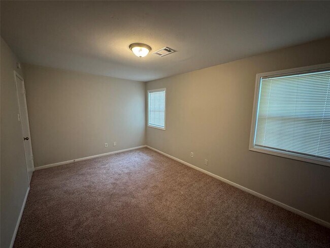 Building Photo - 16511 Courtland Cir