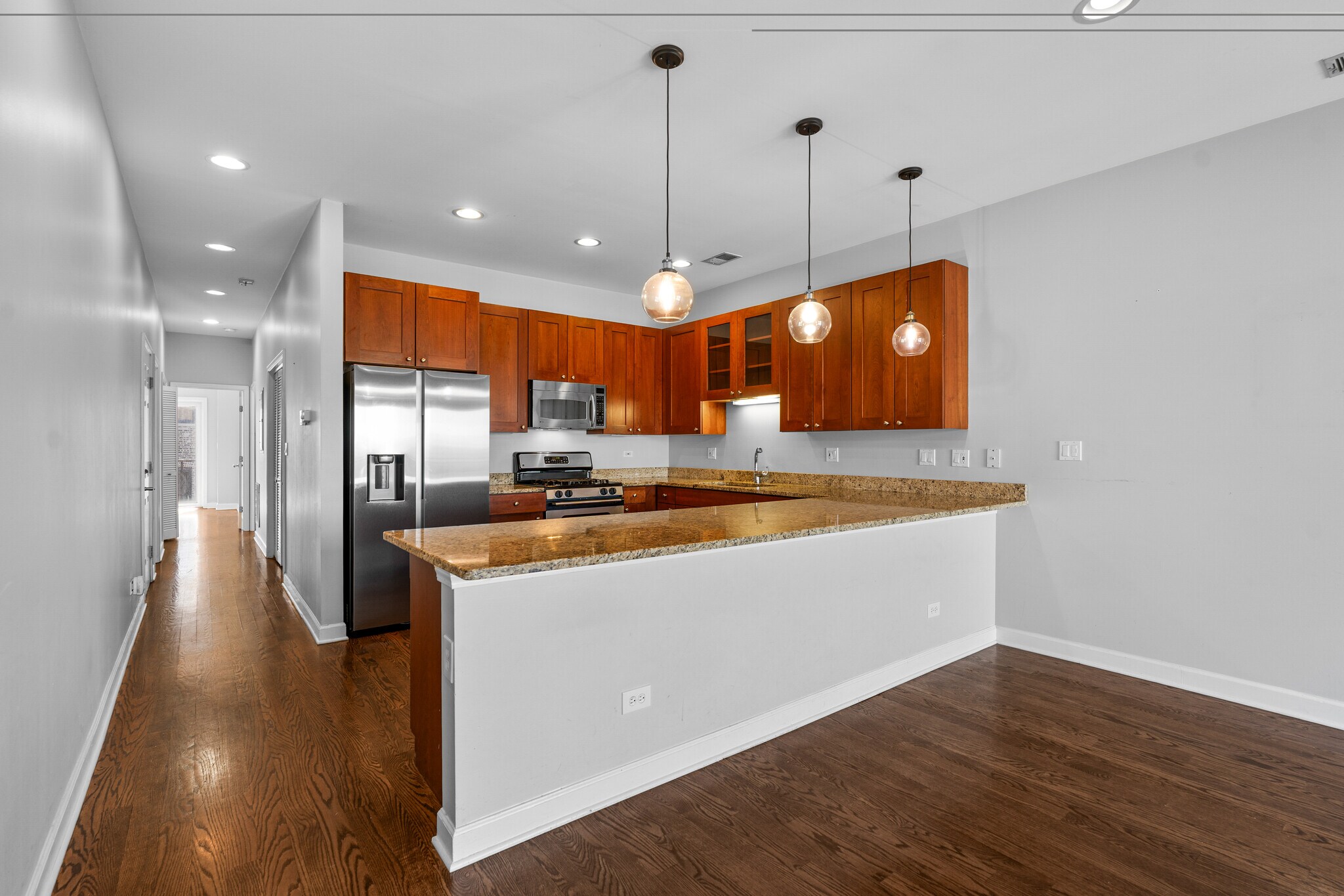 Building Photo - 529 N Racine Ave