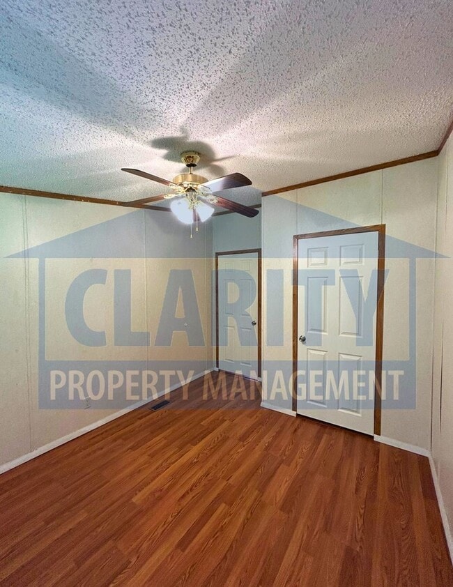Building Photo - Three bedroom, single level home in Old Fo...