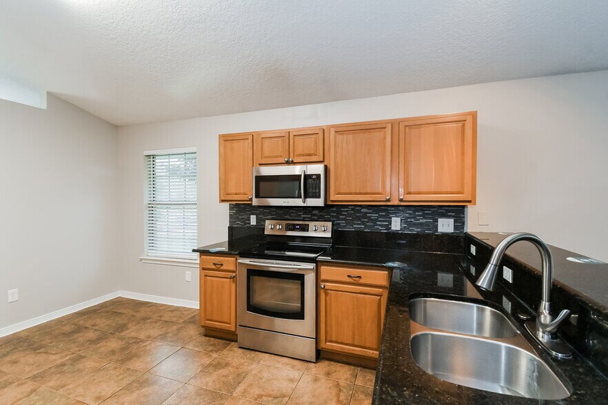 Building Photo - 2530 Fox Hill Ln