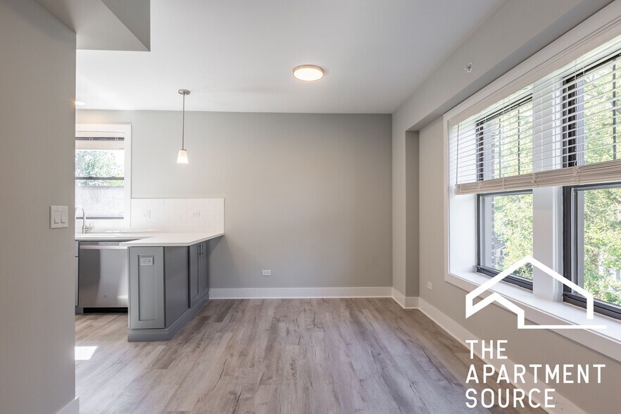 Building Photo - 1133 Oak Ave