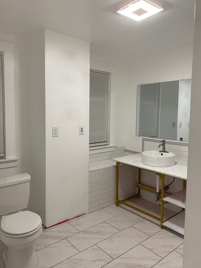 Building Photo - 799 Brock Ave