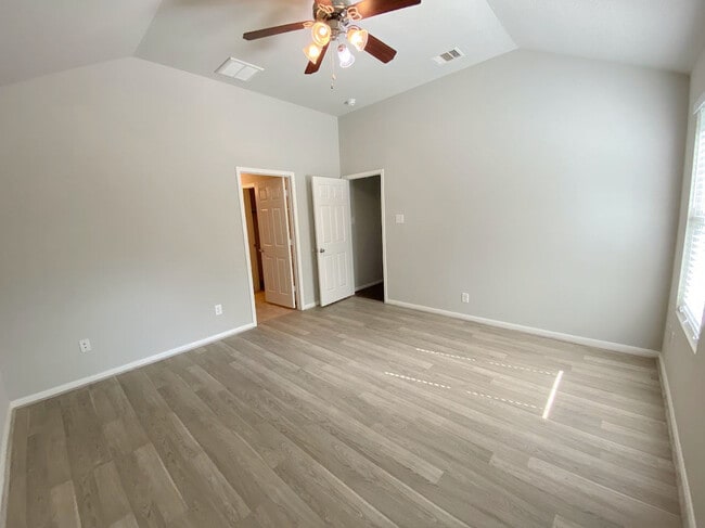 Building Photo - 16608 Foursquare Dr