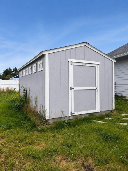 Building Photo - 201 S Narwhal Loop SW