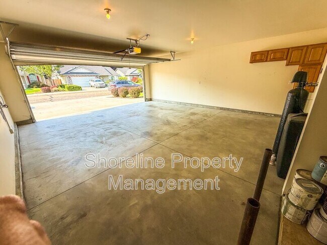 Building Photo - 2328 E Satterfield St