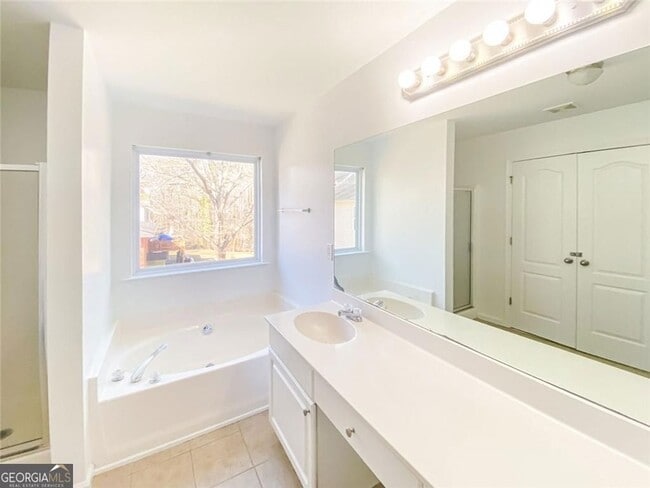 Building Photo - 1068 South Gordon Rd SW