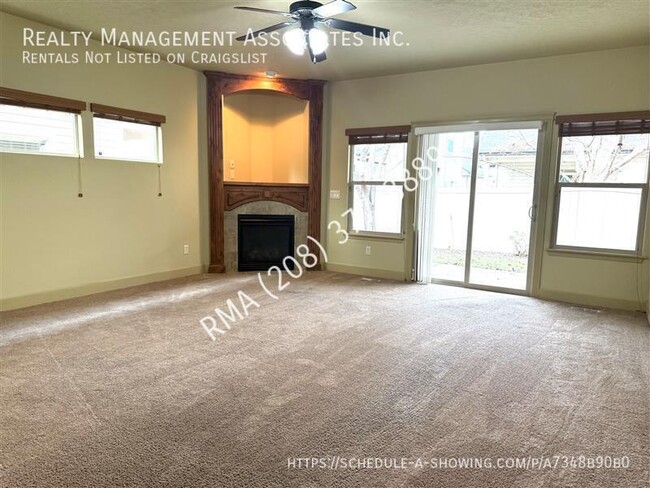 Building Photo - Luxurious 3-Bedroom, 3-Bath Townhouse with...