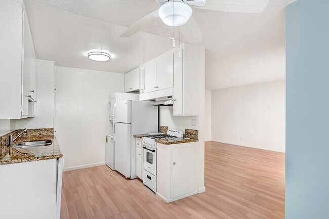 Building Photo - 937 6th St
