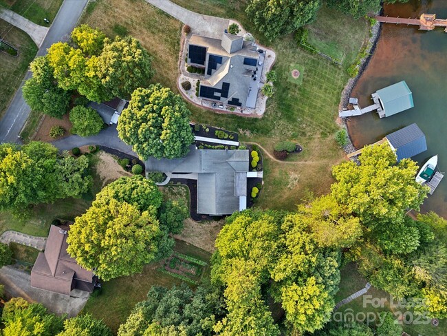 Building Photo - 4954 Moonlite Bay Dr