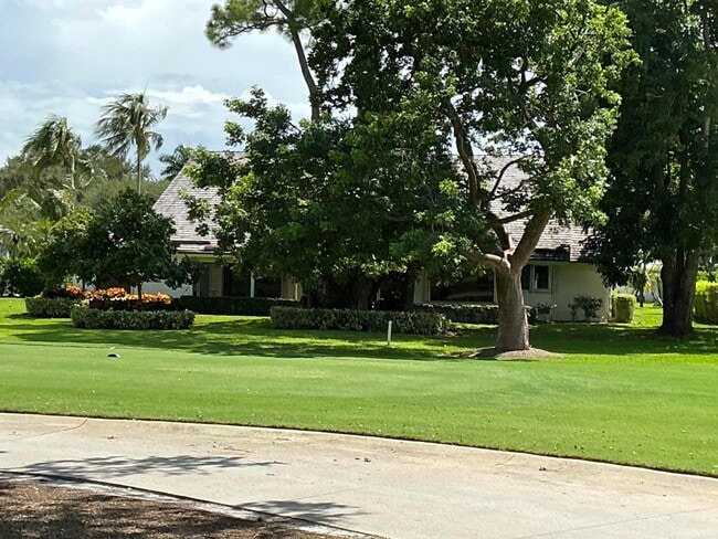 Building Photo - 4559 S Lake Dr