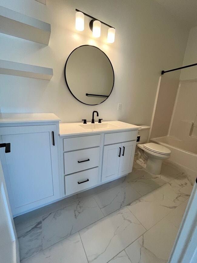 Building Photo - 4 Bed/3.5 Bath with 4 Stall Heated Garage!