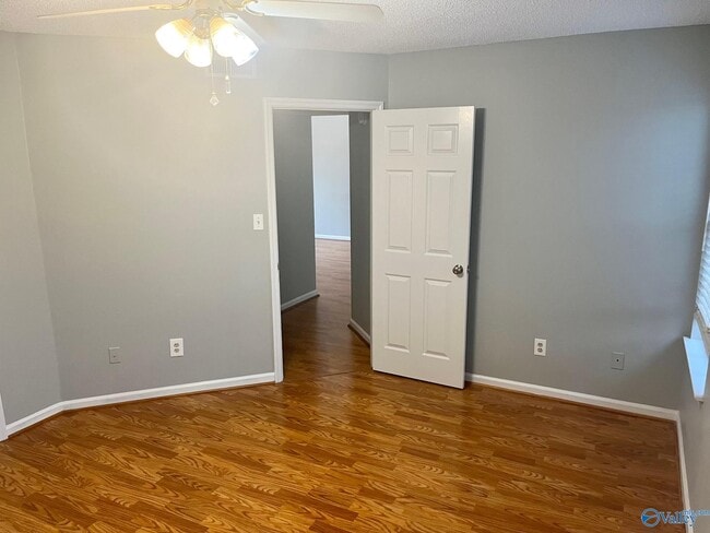 Building Photo - 2524 Autumn Ridge Dr SW