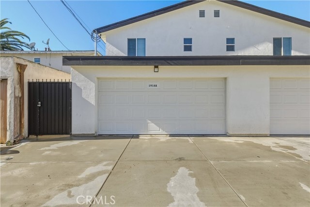 Building Photo - 1916 Cedar Ave