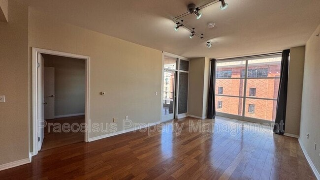 Building Photo - 530 K St