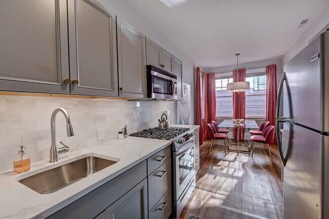 Building Photo - 518 Lamar Ave