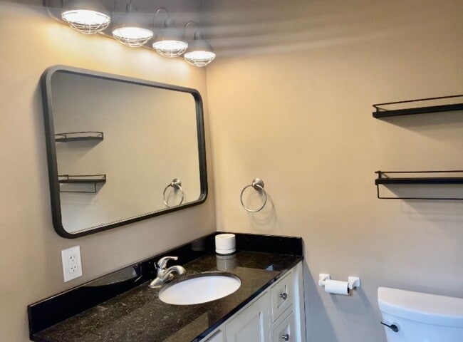 Building Photo - Cute Cape Cod in Forest Hills