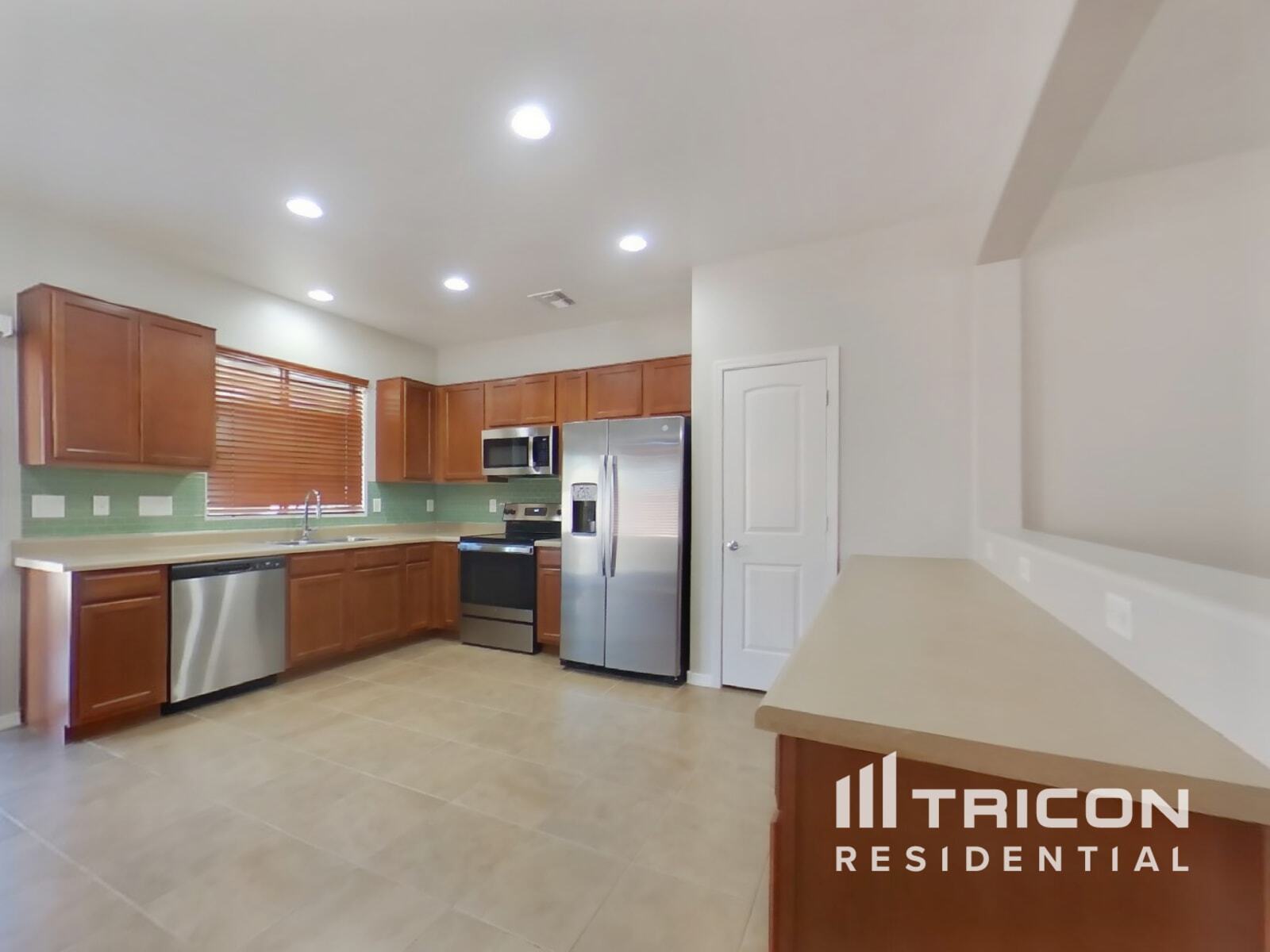 Building Photo - 41220 W Colby Dr