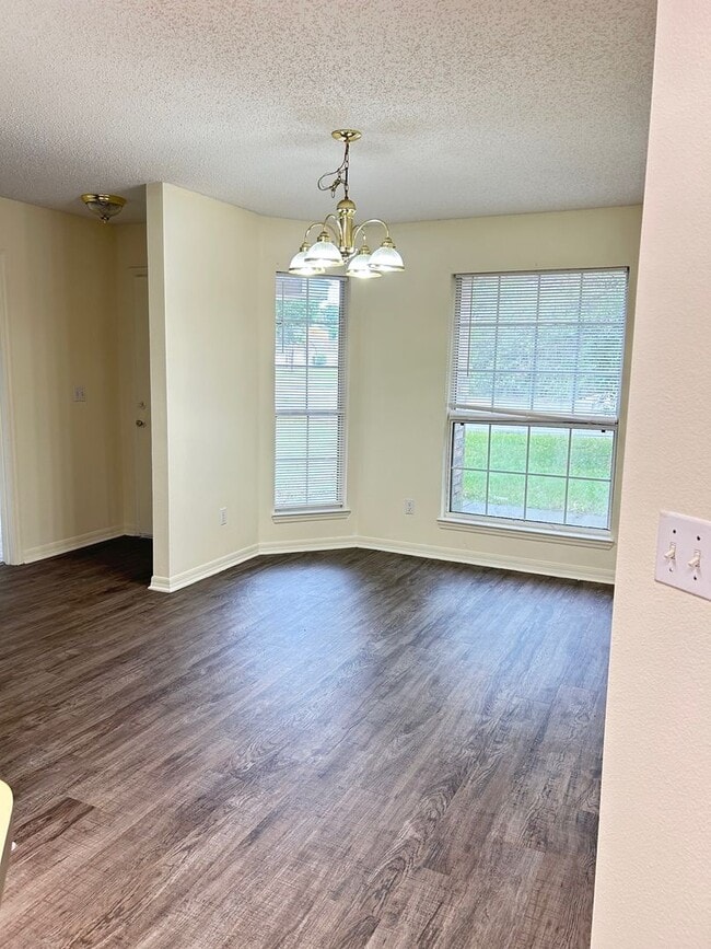 Building Photo - BEAUTIFUL BRICK 4 BEDROOM 2 BATH HOME AVAILABLE NOW CONTACT KAREN GUARDINO, REALTOR 386-747-9295