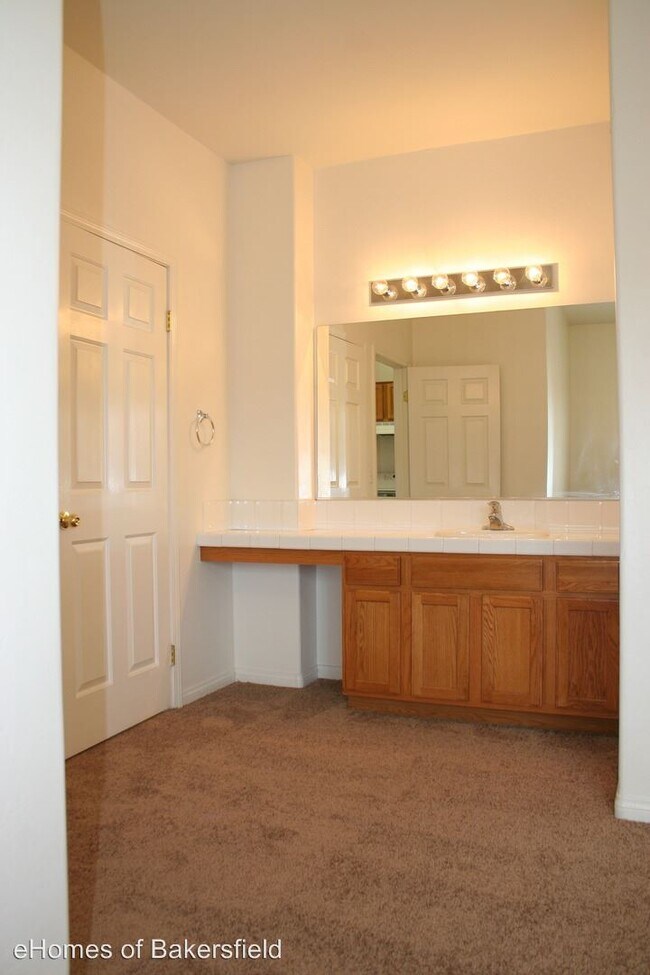 Building Photo - 549 Yellow Meadow Ct