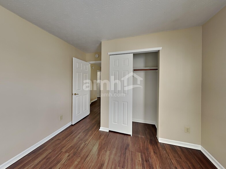 Building Photo - 9984 Waterside Dr