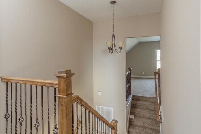 Building Photo - Pet Friendly Three Bedroom with Bonus!