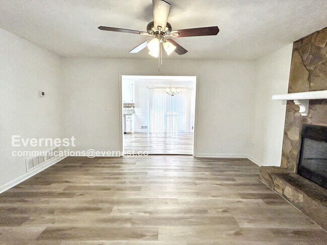 Building Photo - 704 Wilkes Dr