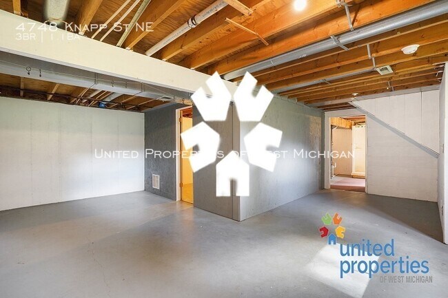 Building Photo - 4748 Knapp St NE