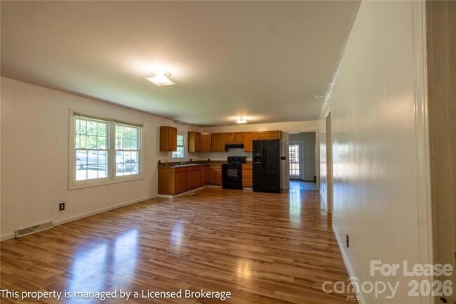 Building Photo - 234 Poplin St